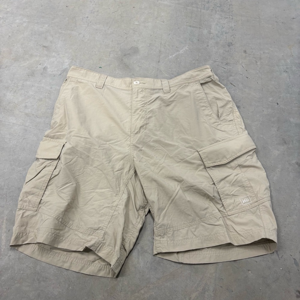 REI Cargo Shorts Mens XLarge 34 Beige Bermuda Utility Hiking Outdoor